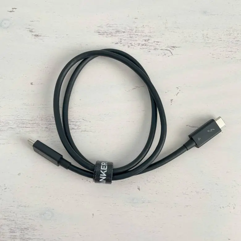 AnkerのThunderbolt4ケーブル