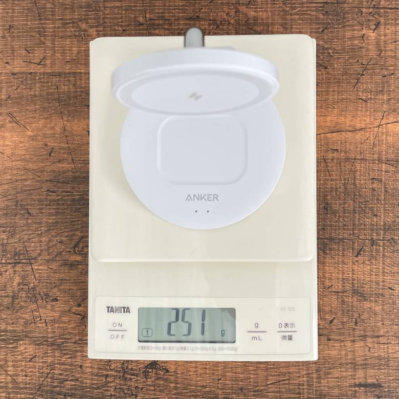 Anker PowerWave Magnetic 2-in-1 Stand Liteの重量は約250g
