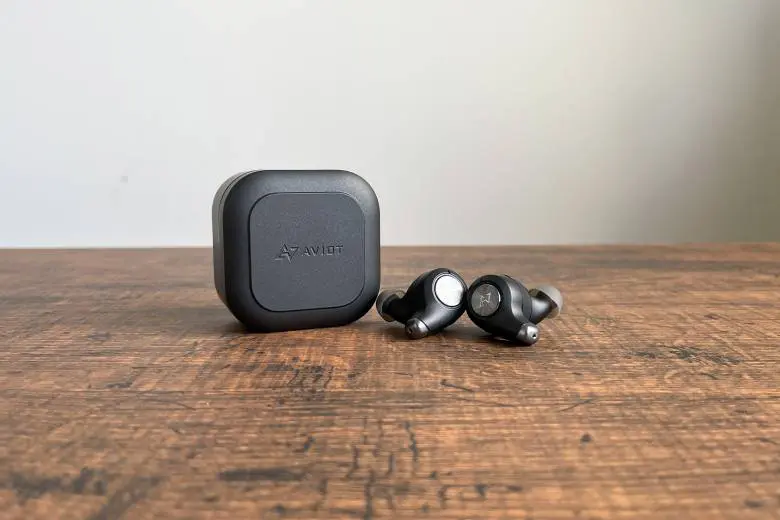 AVIOT TE-D01qレビュー】アンダー1万円で強力なノイキャンと外音