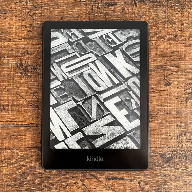 Kindle Paperwhiteは充電式の電子書籍リーダー