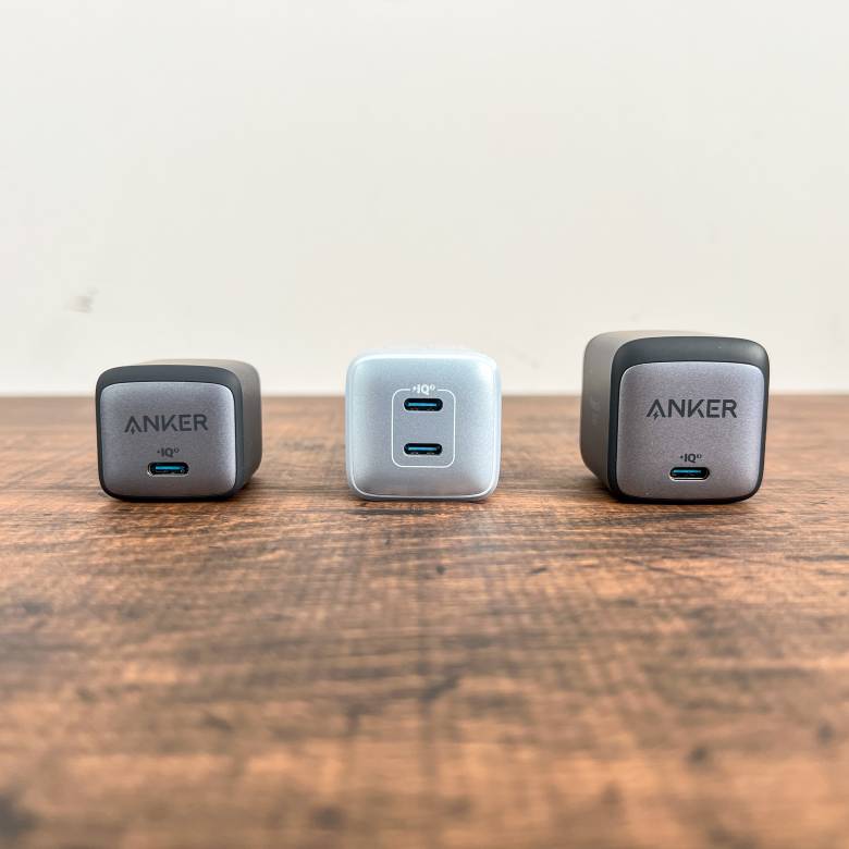 Anker Nano II 30Wと45WとAnker 521 Charger (Nano Pro)のサイズ比較