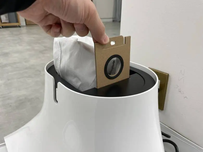Neabot NoMo Q11をレビュー!掃除・水拭き・自動ゴミ収集機能を Neabot NoMo Q11をレビュー!掃除・水拭き・自動ゴミ収集機能を