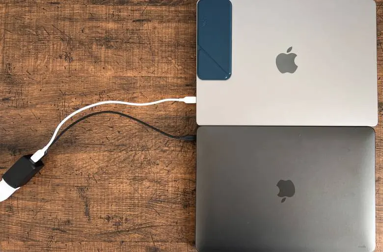 CIO NovaPort DUOはMacBook Airの2台同時急速充電に対応