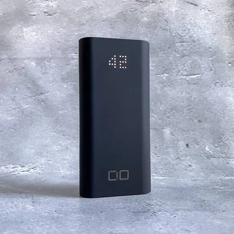 CIO SMARTCOBY TRIO 65WのドットLEDによるバッテリー残量表示