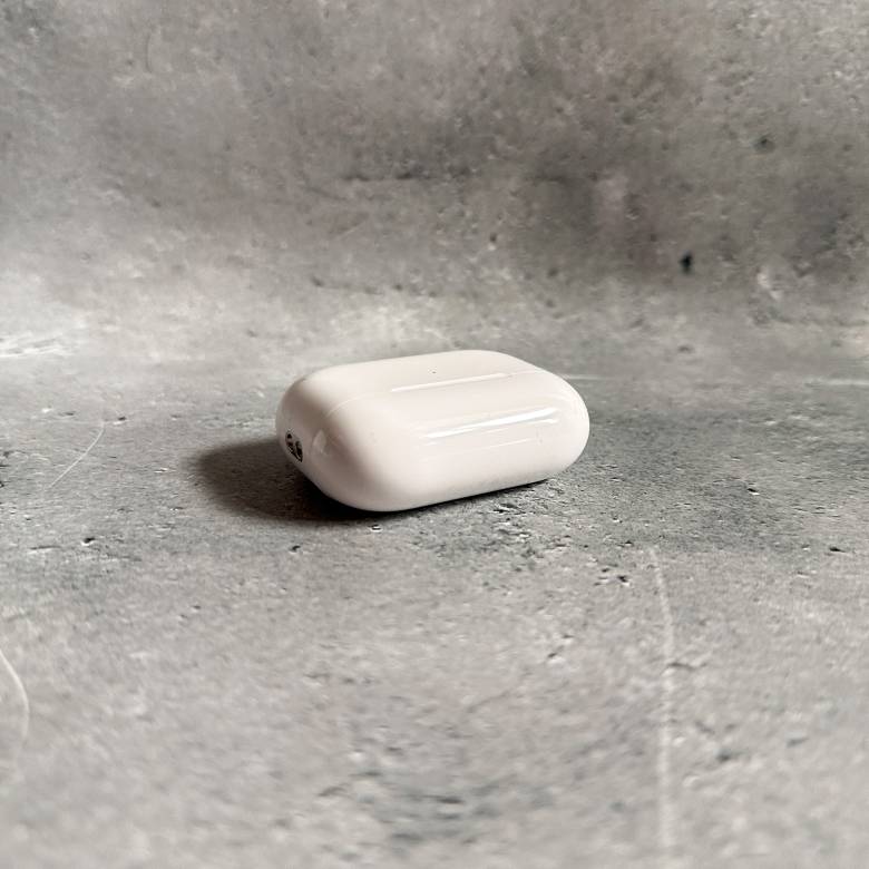AirPods Pro（第2世代）のケース外観