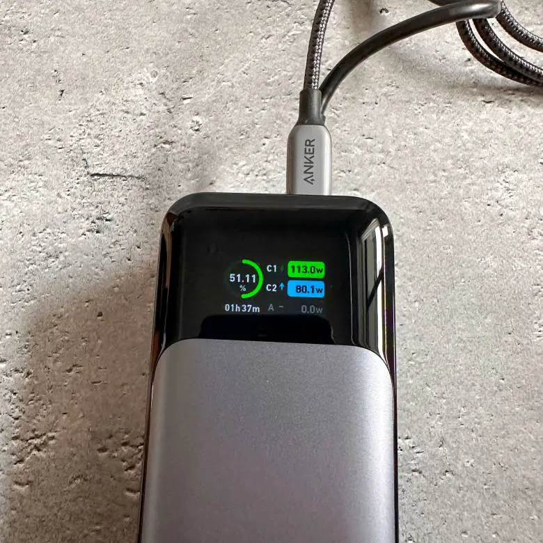 Anker 737 Power Bank (PowerCore 24000)をレビュー!最大140Wの超高出力を実現するスマートディスプレイ搭載モバイルバッテリー | マクリン Anker 737 Power Bank (PowerCore 24000)をレビュー!最大140Wの超高出力を実現するスマートディスプレイ搭載モバイルバッテリー | マクリン