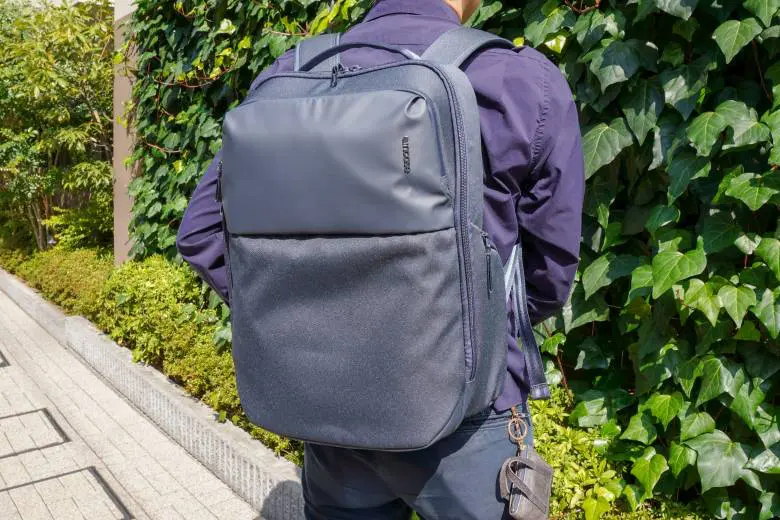 Incase A.R.C. Daypack Notebook Carrying Backpack up to 16