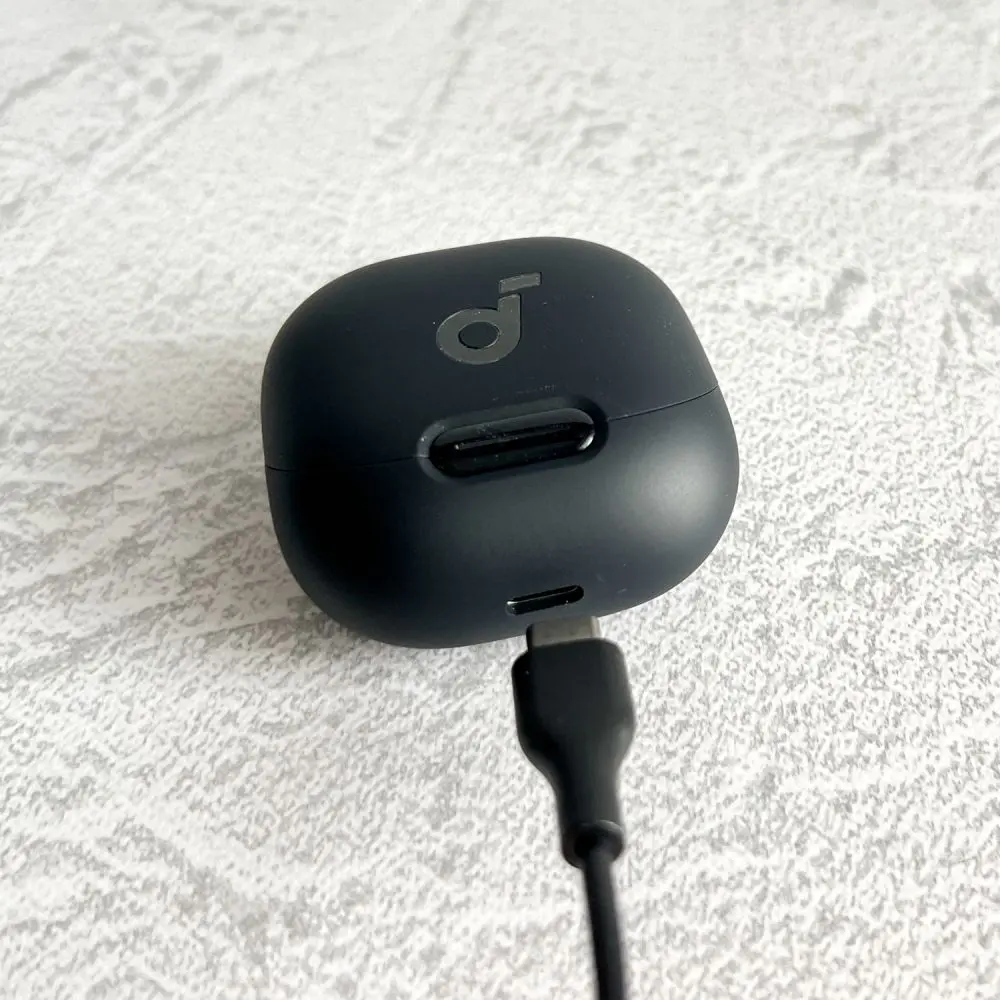 Soundcore Liberty 4 NCのケース下面にUSB Type-Cポート搭載