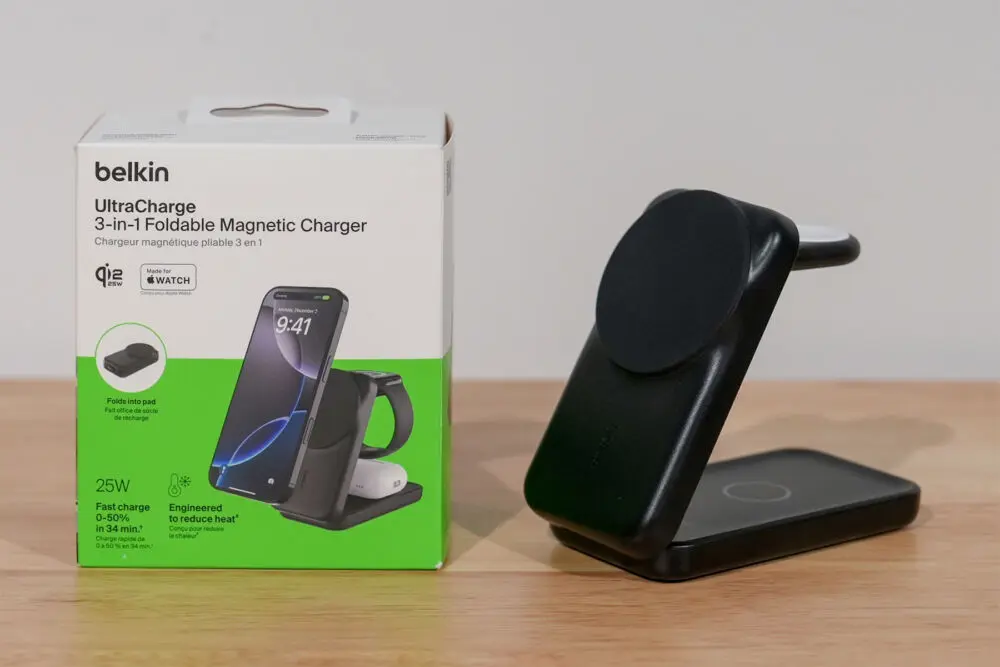 Belkin UltraCharge Qi2 25W 3-in-1 折りたたみ式マグネット充電器を 