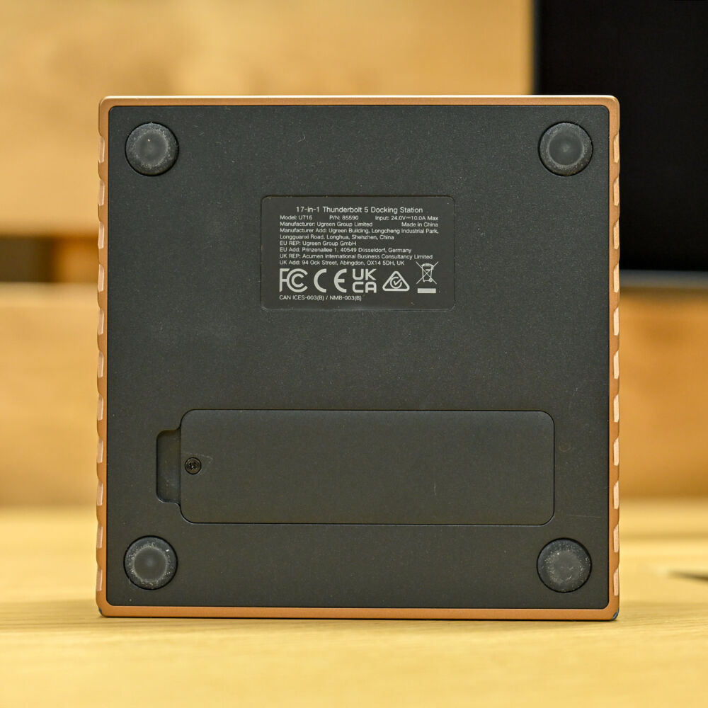 UGREEN Maxidok 17-in-1 Thunderbolt5 ドッキングステーションを