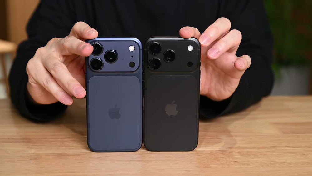 iPhone 17 ProとiPhone 18 Proの背面比較